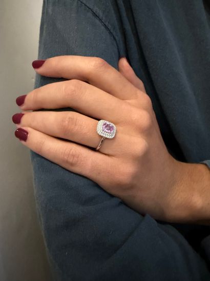 Ring
in 18k white gold (750°/°°) featuring...