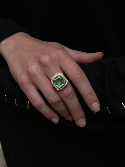 Stunning Ring 
in a rectangular shape with...