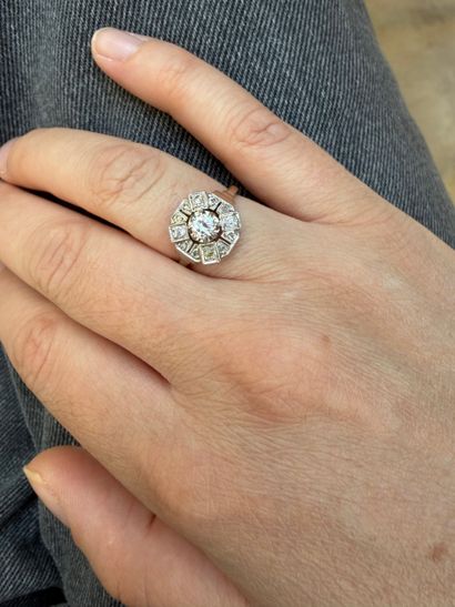 Art Deco-style ring
in 18K white gold (750/°°)...