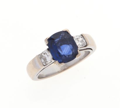 Ring
in 18K white gold (750/°°) set with...