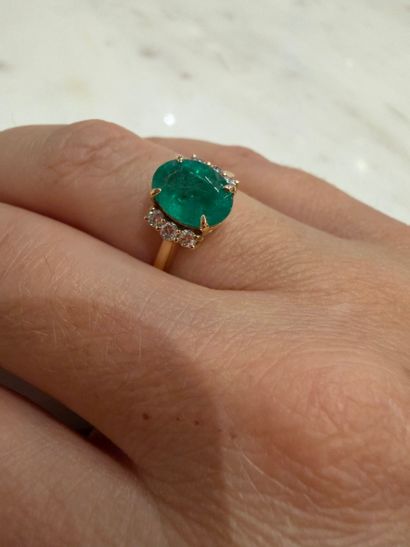 Ring
made of 18k yellow gold (750°/°°) set...