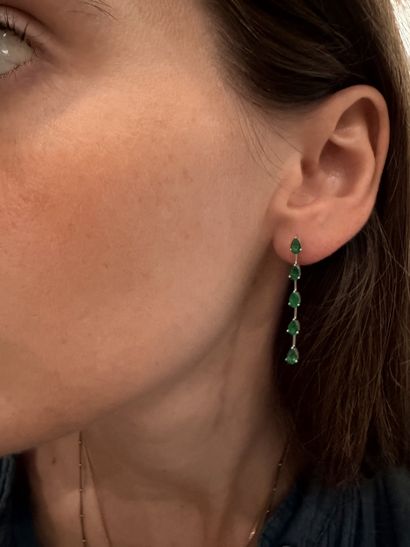 A remarkable pair of earrings
in 18k white...