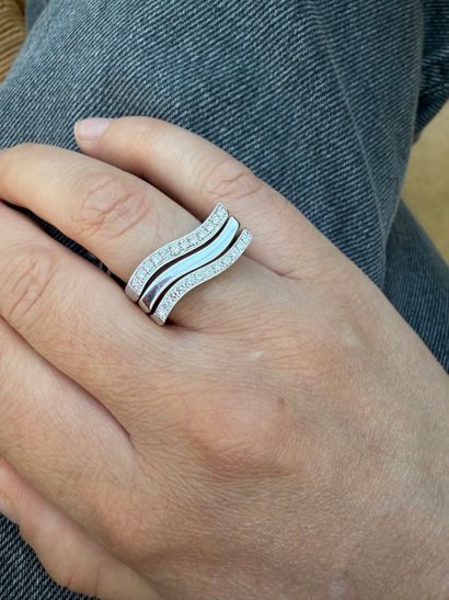 Two undulating rings
in 18K white gold 750/°°,...