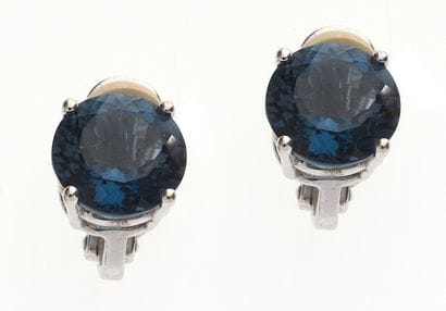 Pair of ear clips 
in 18k white gold 750°/°°...