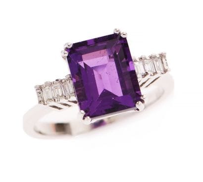 Ring
in 18k white gold (750°/°°) set with...