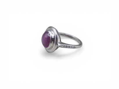 Round ring
in 18k white gold 750°/°°, set...