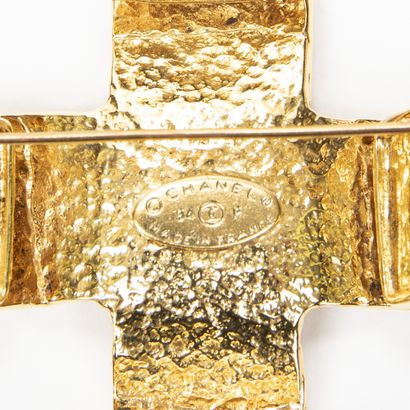 CHANEL
Gold-tone metal cross brooch with...