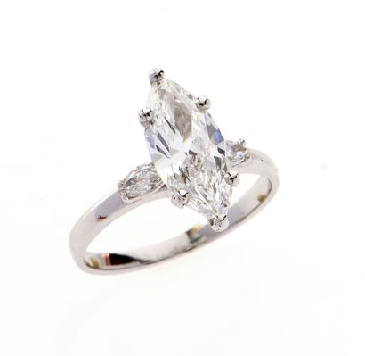 Solitary Ring
18K white gold 750/°° set with...