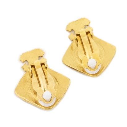 CHANEL GRIPOIX
Pair of clip-on earrings in...