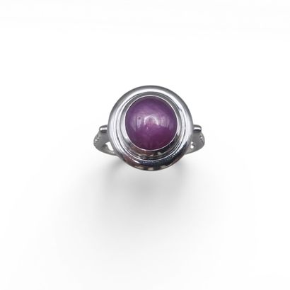 Round ring
in 18k white gold 750°/°°, set...