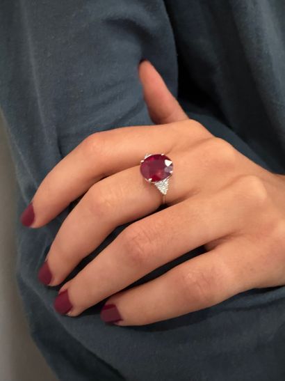 Ring 
in 18k white gold (750°/°°) set with...