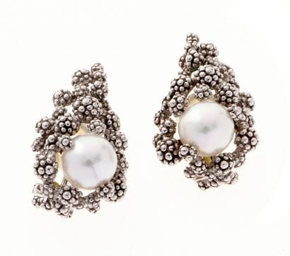 GILBERT ALBERT
Pair of 18k white gold earrings...