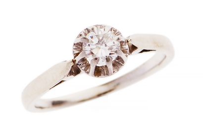 Solitaire ring 
in 18K white gold (750/°°)...