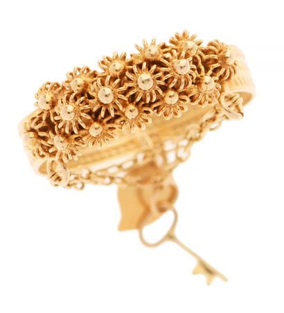 Ring
made of 18K yellow gold (750/°°) with...