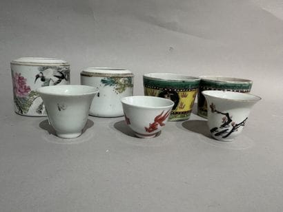 CHINA
Assorted porcelain set: seven mugs...