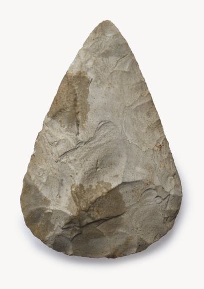 Beau biface 
Silex blanc. 
France, Acheuléen...