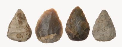Lot de quatre bifaces amygdaloïdes 
Silex...