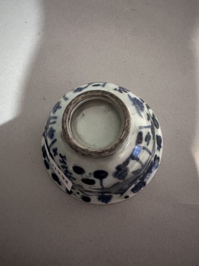 CHINE
Petit BOL en porcelaine blanc-bleu...