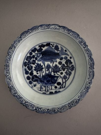 CHINE
COUPE sur piédouche en porcelaine blanc-bleu...
