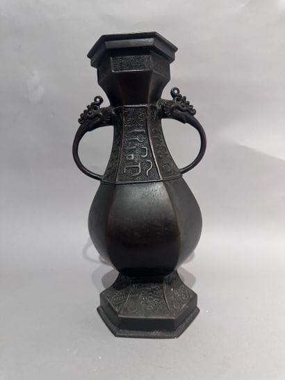 CHINA
Bronze baluster vase with a brown patina,...