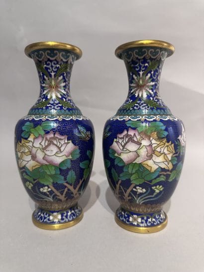 CHINA
Pair of small baluster vases in cloisonné...