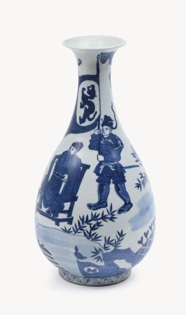 CHINA
Blue-and-white porcelain baluster vase...