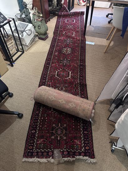 Ensemble de trois TAPIS galerie en laine:...