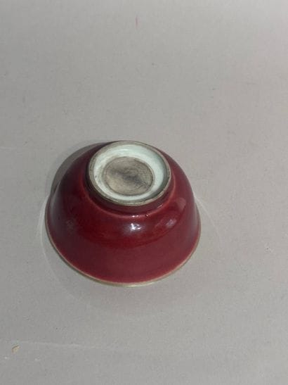 CHINA
Small cup on a pedestal, made of blood-red...
