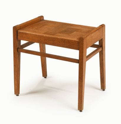 Piece from the 1950s
Small oak coffee table...