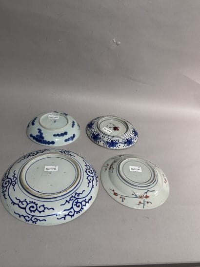 JAPON
Ensemble de trois ASSIETTES et un PLAT...