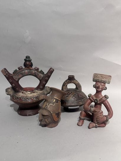 Ensemble de quatre OBJETS précolombiens en...