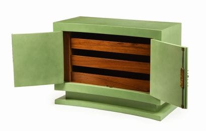 Travail FRANCAIS
Meuble de rangement en bois...