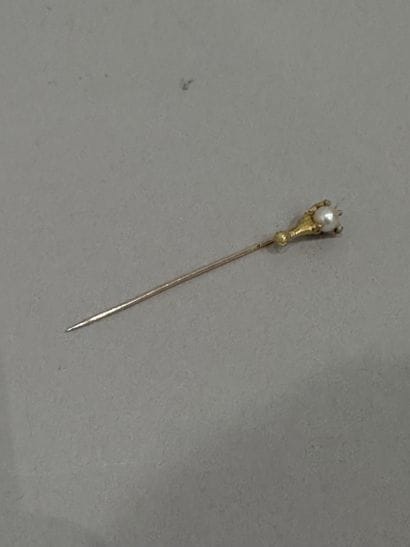 Epingle de cravate en or jaune 18K 750/°°...
