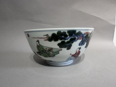 CHINA
Cup on a porcelain pedestal with polychrome...