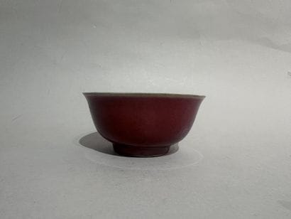 CHINA
Small cup on a pedestal, made of blood-red...
