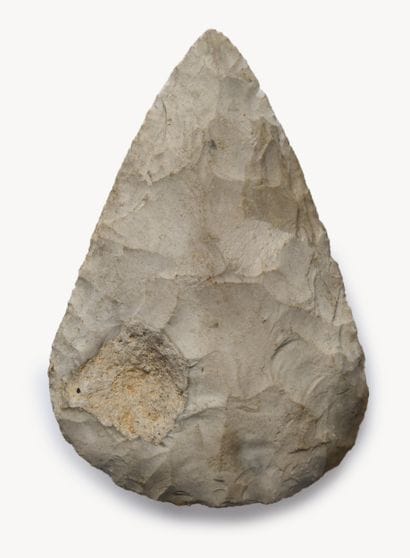 Beau biface 
Silex blanc. 
France, Acheuléen...