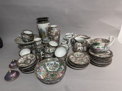 MANETTE
CHINE
Bel ensemble de porcelaines...