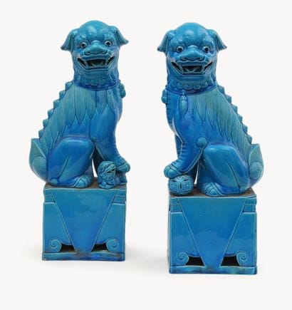 CHINA
Pair of FO DOGS in underglaze blue...