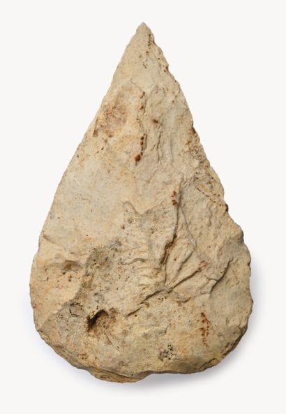 Biface amygdaloïde très pointu 
Silex beige....
