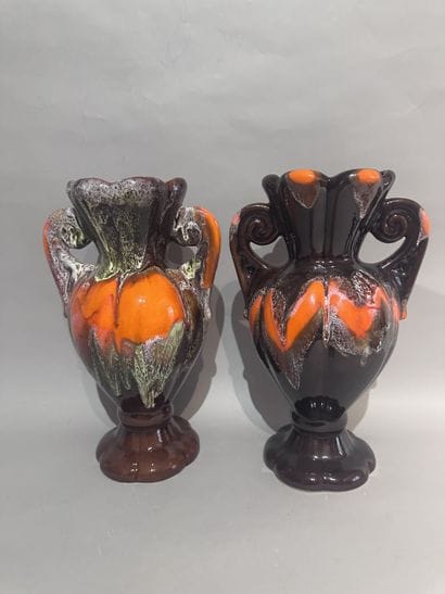 Paire de VASES balustres à anses en céramique...