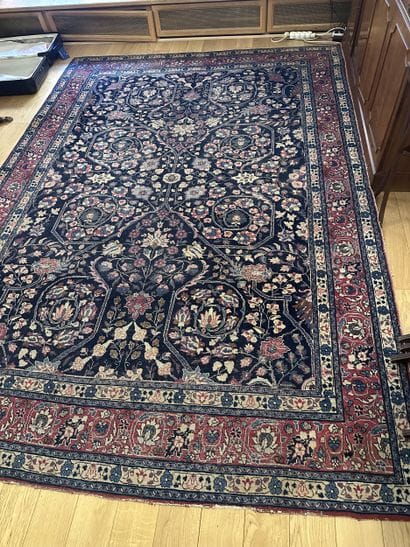 Grand tapis d'Orient en laine, à décor de...