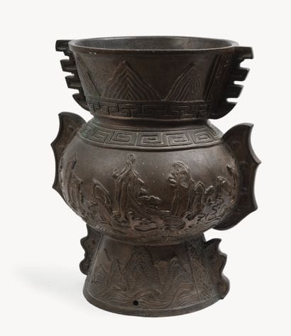 VIETNAM? 
VASE balustre en bronze patine...
