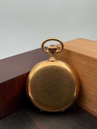 Pocket watch in 18K (750) yellow gold,
White...