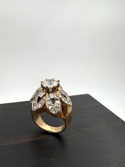 Cocktail ring in 18K (750) gold,
set with...