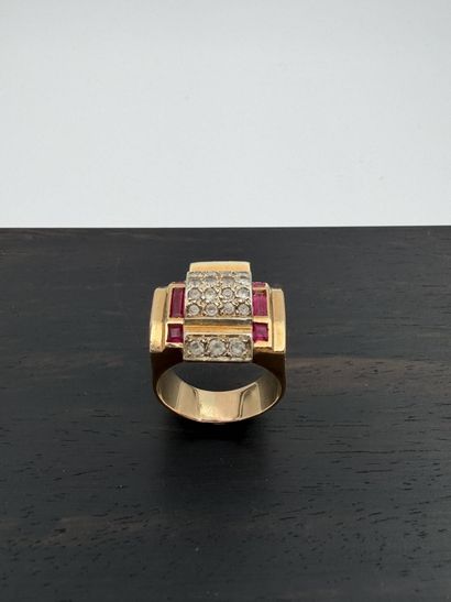 18K (750) yellow gold tank ring
adorned with...