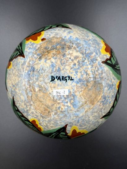 D'Argyl
Vase à panse en demie-sphère et cylindrique...