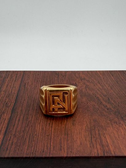 Ring in 18K (750) yellow gold
(eagle head)...
