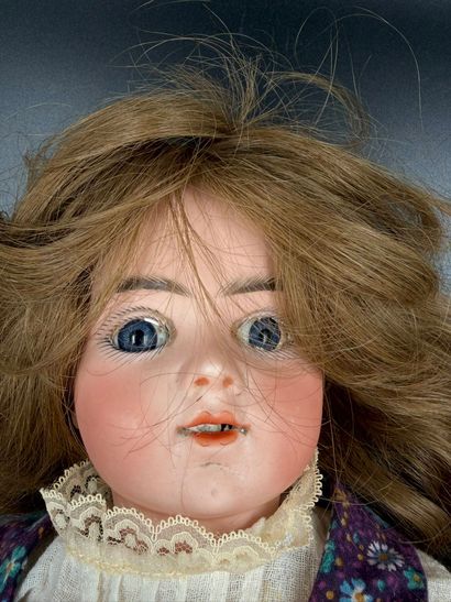 BRU jeune R9 walking doll
Pressed bisque...