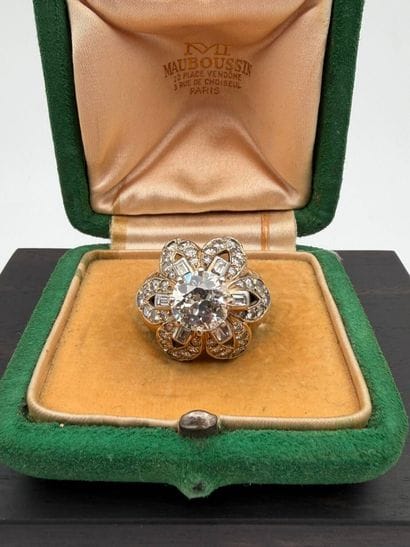 Cocktail ring in 18K (750) gold,
set with...