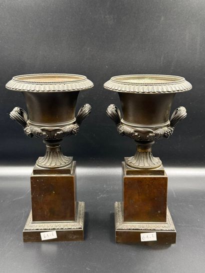 Pair of bronze cassolettes
featuring Medici...